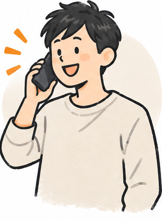 笑顔で電話をかけている男性
